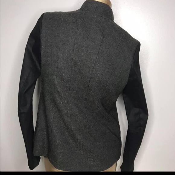 Gray and black snap front jacket zipper pockets - Picture 10 of 13